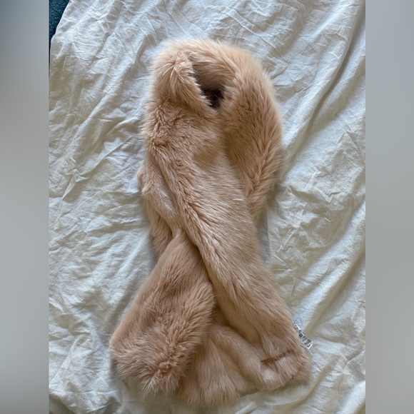 Banana Republic Accessories - Banana Republic Faux Fur Scarf